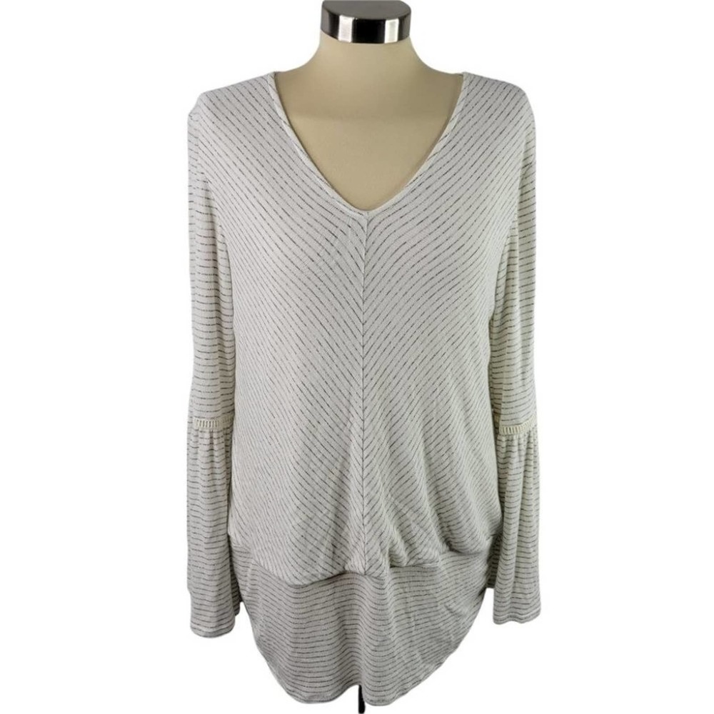 Knox Rose Cream V-Neck Top - Picture 2 of 11